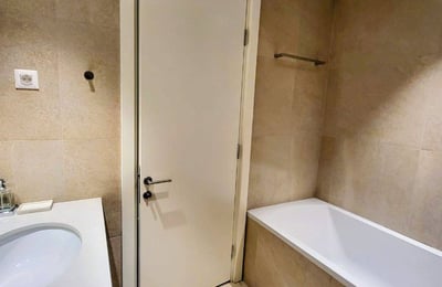 Location d’un appartement spacieux de 3 pièces, 104 m², avec terrasse, Belgrade, Serbie